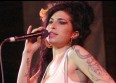 Amy Winehouse complètement ivre sur scène