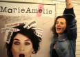 Marie Amélie Seigner chante dans le métro