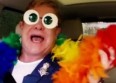 Elton John déchainé dans un karaoké
