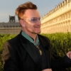 Le chanteur Bono décoré par Aurélie Filippetti : photos
