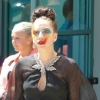 Lady Gaga en mode "ARTPOP" dans les studios de E! News : photos