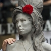 Découvrez la statue d'Amy Winehouse dévoilée à Londres : photos