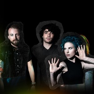paramore-self-titled-deluxe.jpg.779032cee319179e00d596fd10a501a1.jpg
