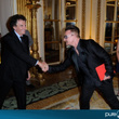 Le chanteur Bono décoré par Aurélie Filippetti : photos