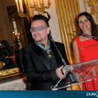 Le chanteur Bono décoré par Aurélie Filippetti : photos