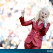 Lady Gaga chante l'hymne national américain au Super Bowl 2016 : photos