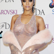 Rihanna et sa robe transparente, vedettes des CFDA Fashion Awards : photos