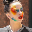 Lady Gaga en mode "ARTPOP" dans les studios de E! News : photos