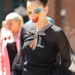 Lady Gaga en mode "ARTPOP" dans les studios de E! News : photos