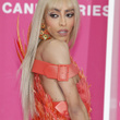 Canneseries 2022 : les stars défilent sur le tapis rouge (PHOTOS)