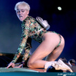 Miley Cyrus choque sur son "Bangerz Tour" : photos