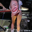 Miley Cyrus choque sur son "Bangerz Tour" : photos