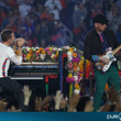 Coldplay, Beyoncé et Bruno Mars mettent le feu au Super Bowl 2016 : photos