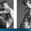 Justin Bieber s'exhibe en boxer pour la campagne Calvin Klein : photos