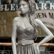Découvrez la statue d'Amy Winehouse dévoilée à Londres : photos