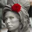 Découvrez la statue d'Amy Winehouse dévoilée à Londres : photos