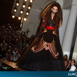 Conchita Wurst défile en robe de mariée pour Jean-Paul Gaultier : photos