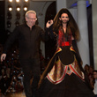Conchita Wurst défile en robe de mariée pour Jean-Paul Gaultier : photos