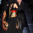 Conchita Wurst défile en robe de mariée pour Jean-Paul Gaultier : photos