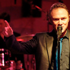 C. Hondelatte enregistre son nouveau single