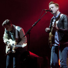 Two Door Cinema Club tente la carte "Next Year"