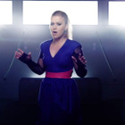 Kelly Clarkson en couleur pour "People Like Us"