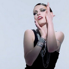 Elodie Frégé dévoile un nouveau clip érotique