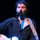 Le chanteur Raphaël réalise un court-métrage