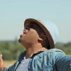 Axel Tony dévoile son nouveau clip "J'avance"