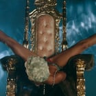 Rihanna très sexy pour le clip de "Pour It Up"