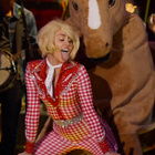 Miley Cyrus twerke contre un cheval sur "4x4"