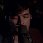 Puggy dans le clip "Everyone Learns To Forget"