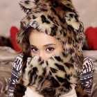 "Santa Tell Me" : Ariana Grande célèbre Noël