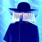 "The Voice UK" : Sia chante "Elastic Heart" en live
