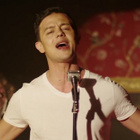 Amine chante l'amour dans le clip "Senorita"