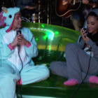 Miley Cyrus en duo Ariana Grande : regardez