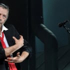 Lilian Renaud rend hommage à Renaud