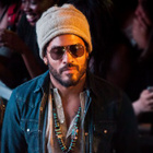 Lenny Kravitz amusé par son sexe dévoilé en live