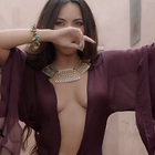 Inna, femme fatale dans les rues de Marrakech