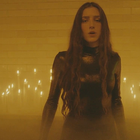 Birdy ne trouve plus les mots dans son clip