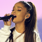 A. Grande chante "Over The Rainbow" à Paris