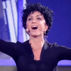 Les Enfoirés : Jenifer bluffe en Edith Piaf