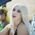 Ava Max au volant pour "OMG What's Happening"