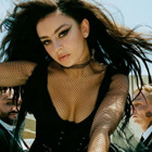 Charli XCX de retour avec le 80's "Good Ones"
