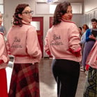 Grease : la série spin-off arrivera en France le...