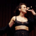 Juliette Armanet chante "Qu'importe" à Bercy