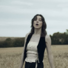 Birdy éprise de liberté dans "Paradise Calling"