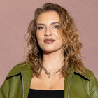 Léa en studio avec le producteur de Vitaa
