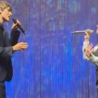 Helena invite Pierre de Maere sur scène