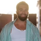 Kendji Girac à la fête dans "Un, Dos, Tres"